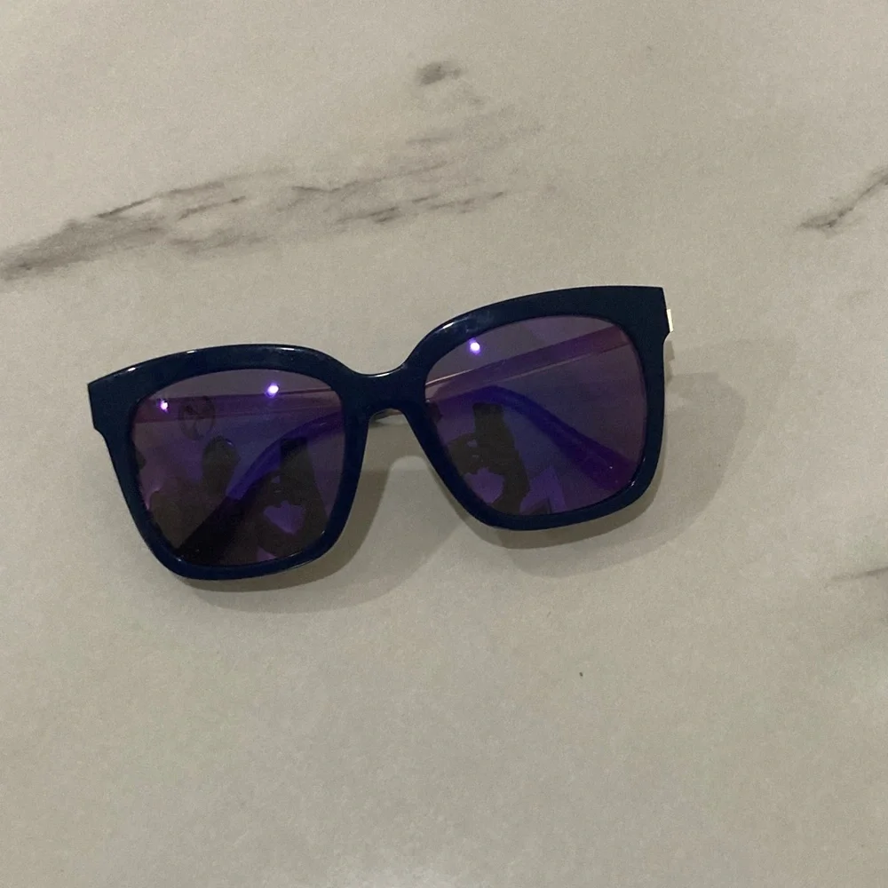 Classic Women's Oversized Sunglasses - Purple